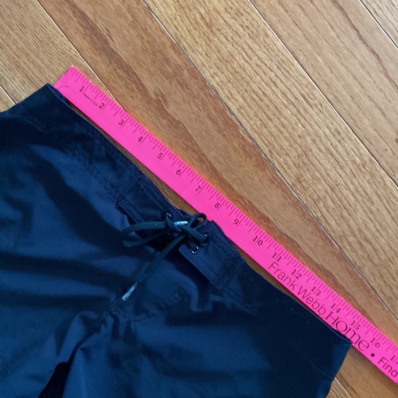 ROXY shorts size BLACK. Medium - Picture 3 of 11